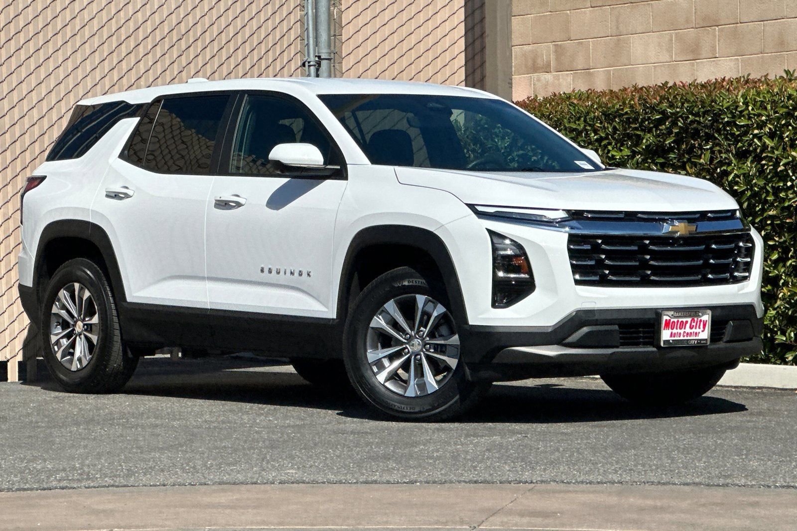 Certified 2025 Chevrolet Equinox LT w/ Safety and Technology Package image 2