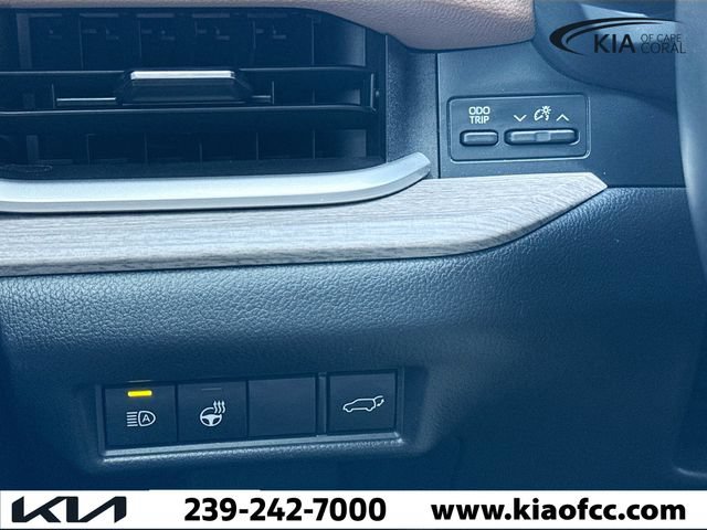 Used 2024 Toyota Grand Highlander AWD image 38