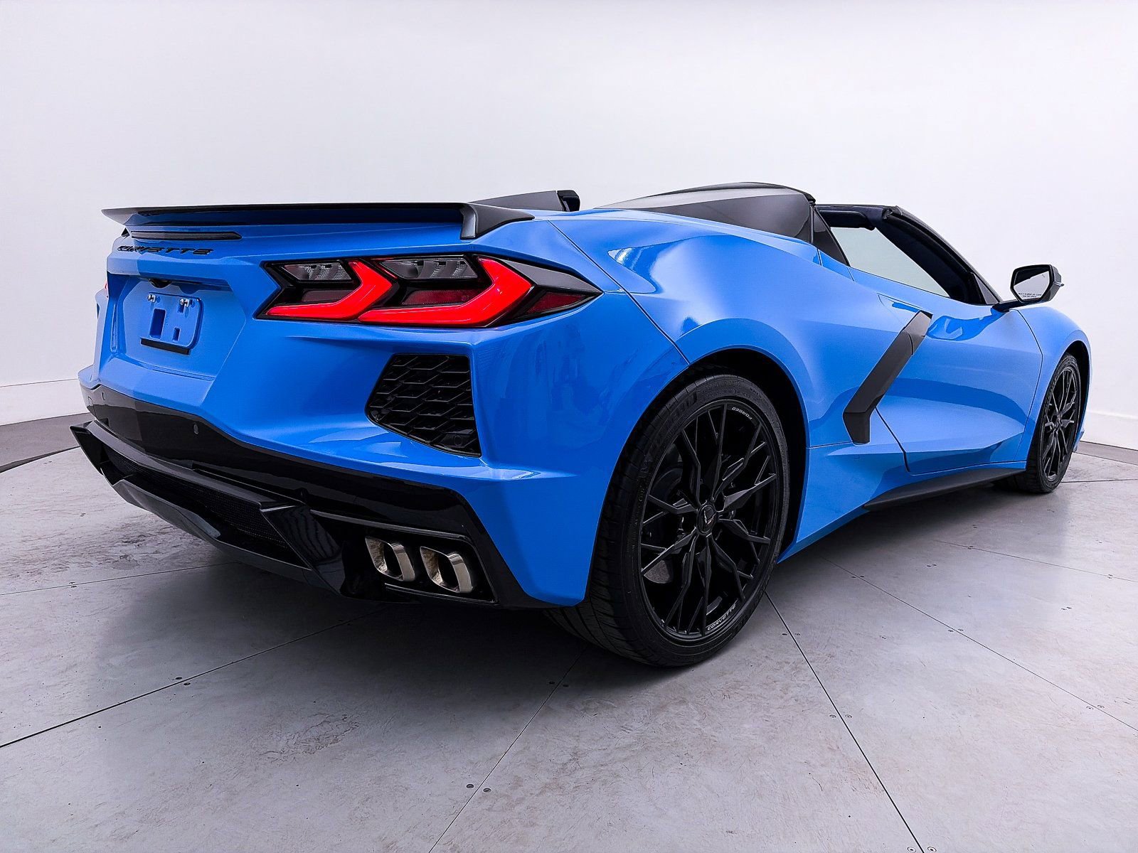 Used 2024 Chevrolet Corvette Stingray Premium Conv w/ Battery Protection Package image 18