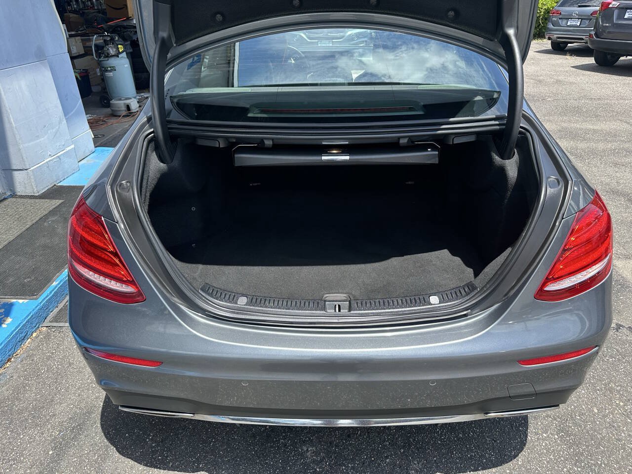Used 2017 Mercedes-Benz E 300 4MATIC image 10