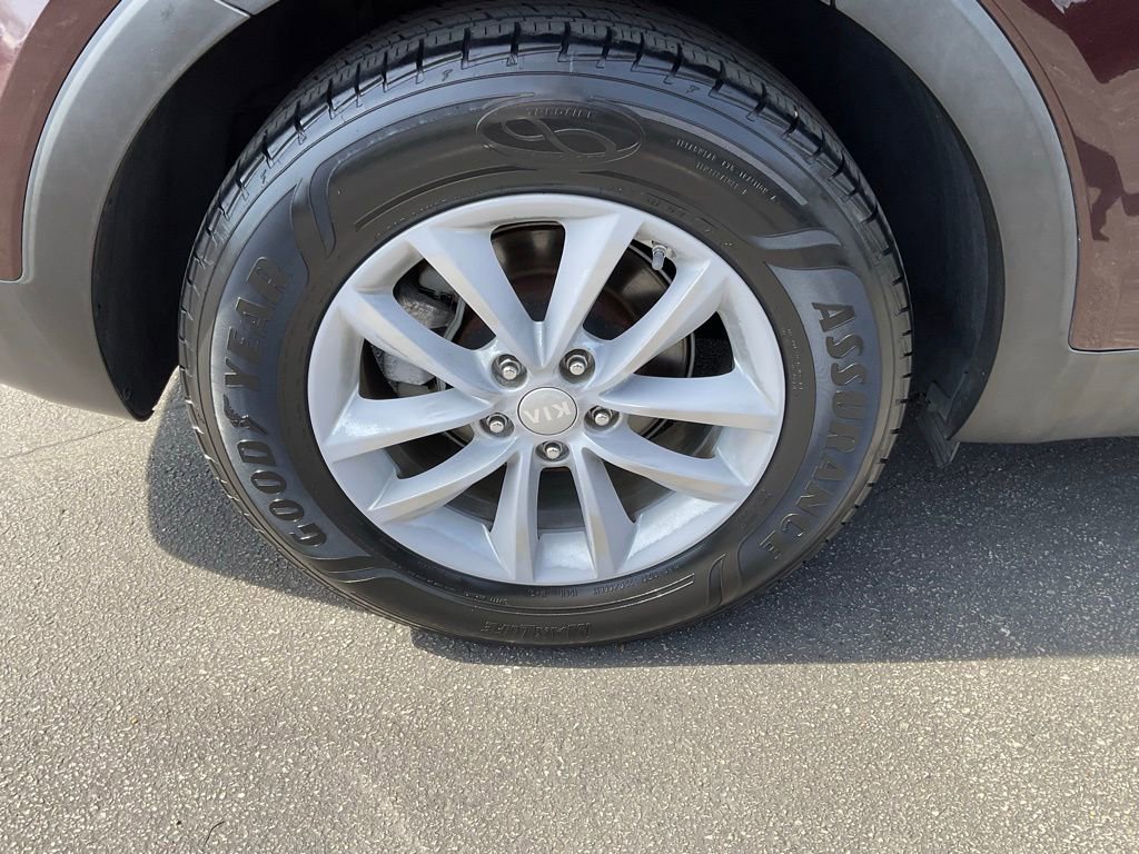 Used 2016 Kia Sorento LX w/ LX Convenience Package image 8