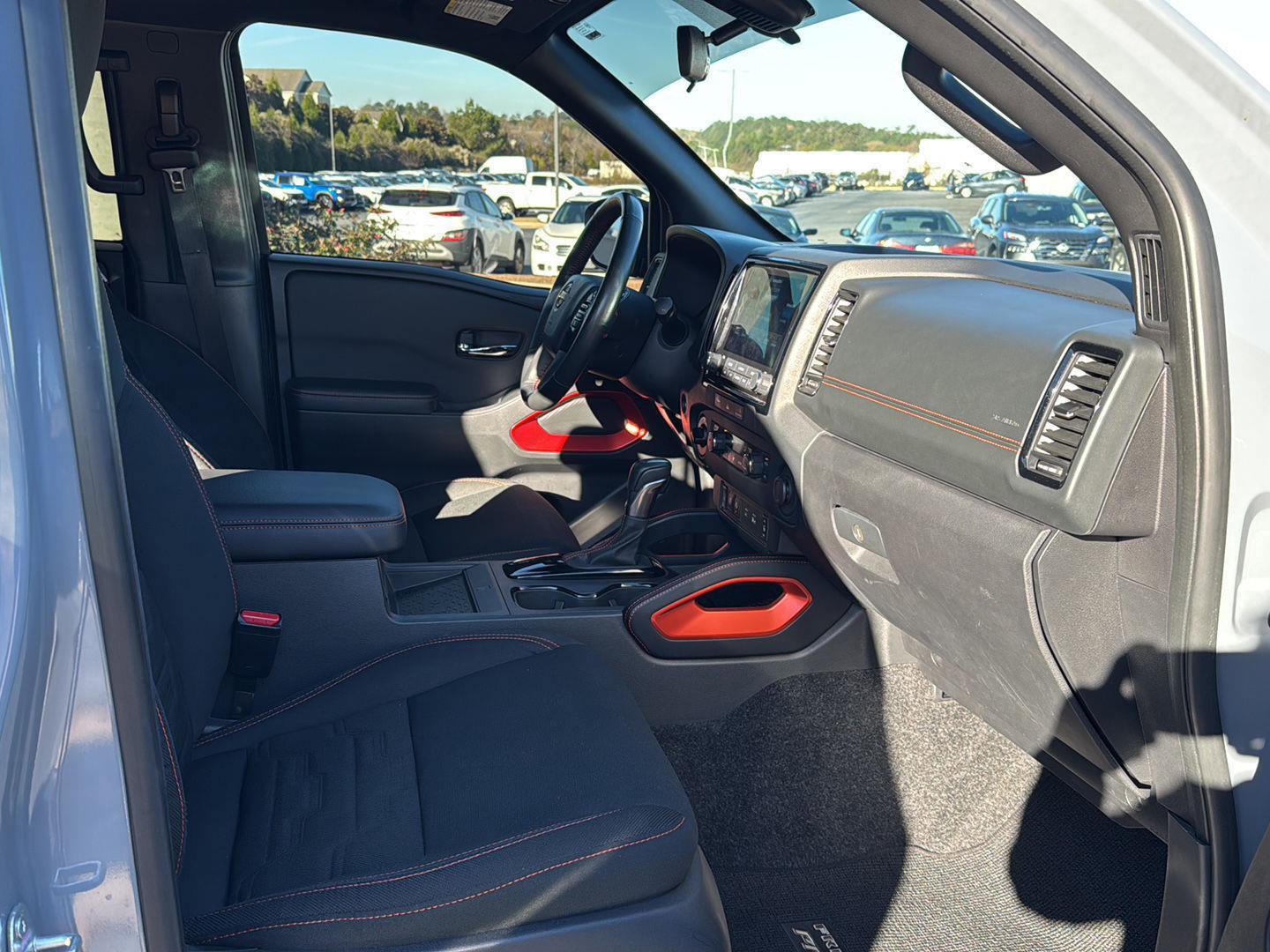 Used 2024 Nissan Frontier PRO-4X w/ Pro Convenience Package image 10