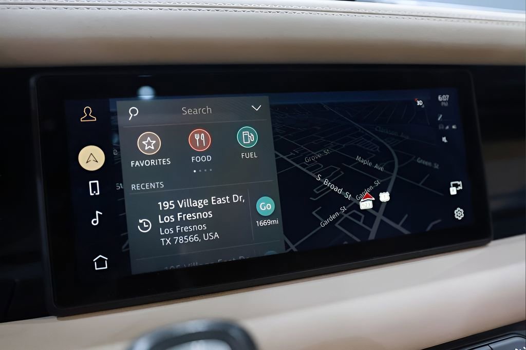 Used 2023 Land Rover Defender 110 X-Dynamic SE image 36