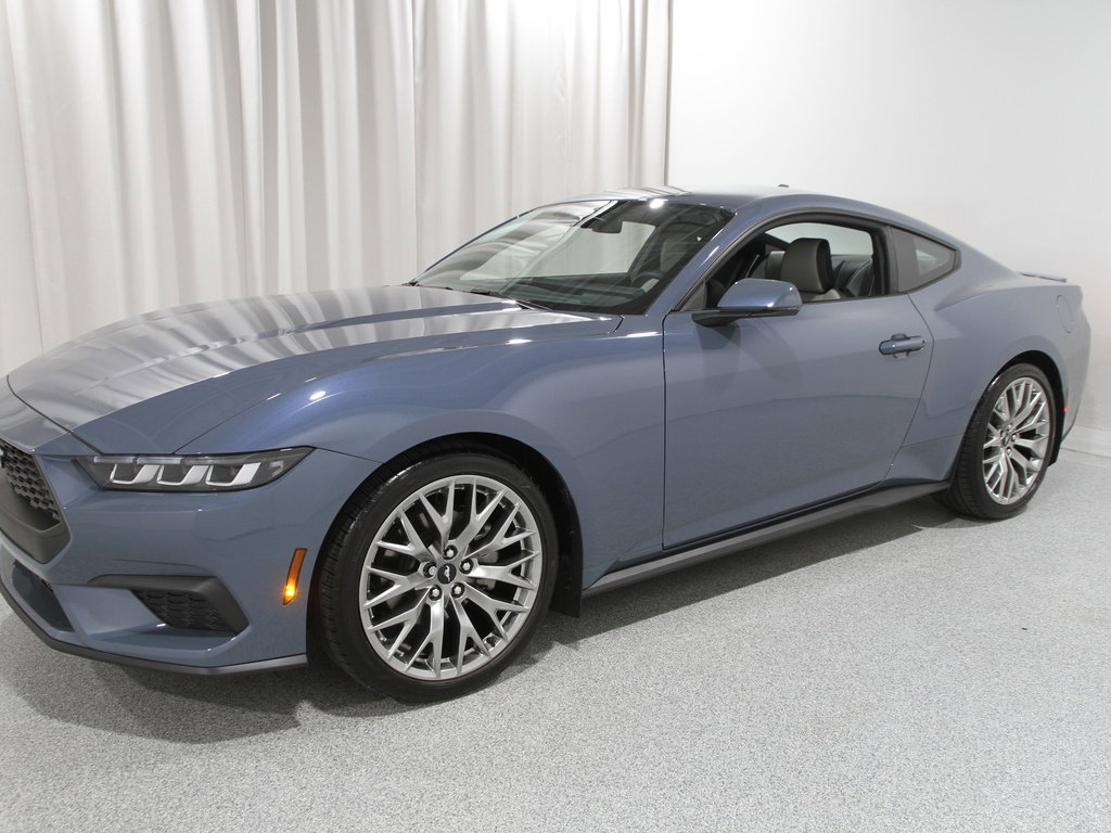 Used 2024 Ford Mustang Premium image 3