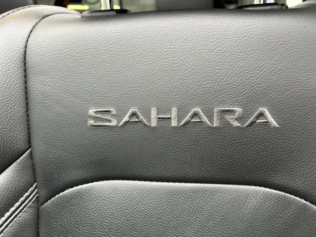 Used 2022 Jeep Wrangler Unlimited Sahara w/ Cold Weather Group AWD/4WD image 40