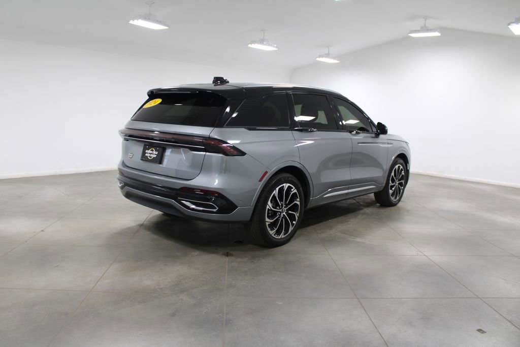 Used 2024 Lincoln Nautilus Reserve image 9