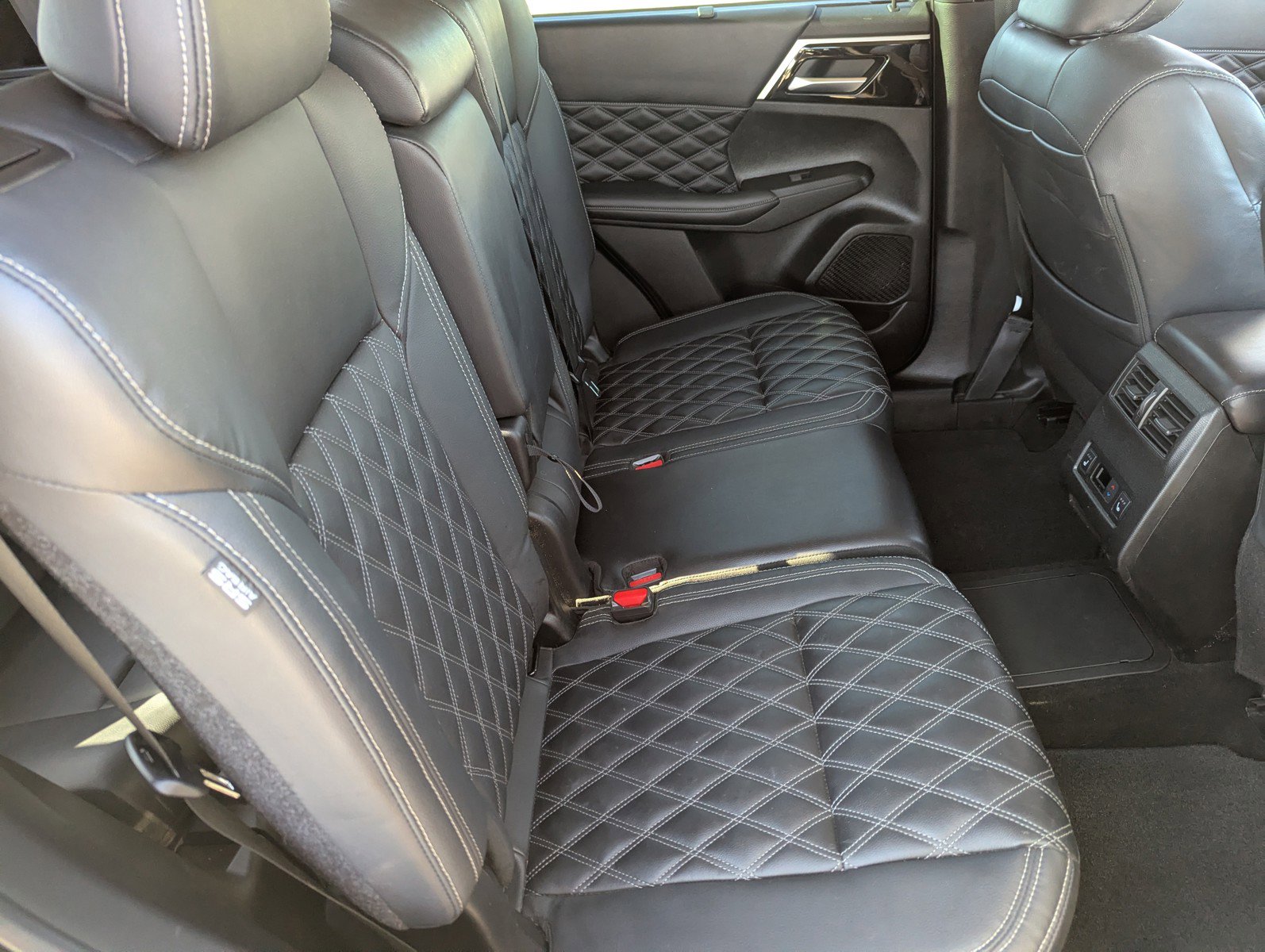 Used 2023 Mitsubishi Outlander SEL image 15