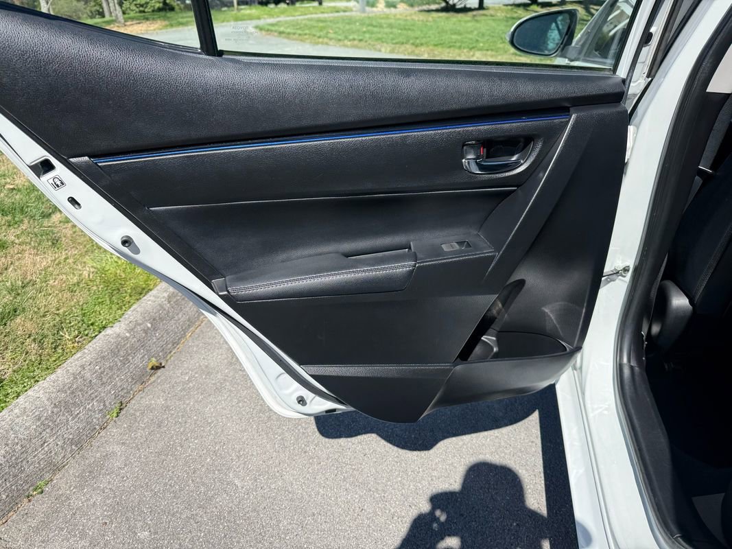 Used 2017 Toyota Corolla SE image 29