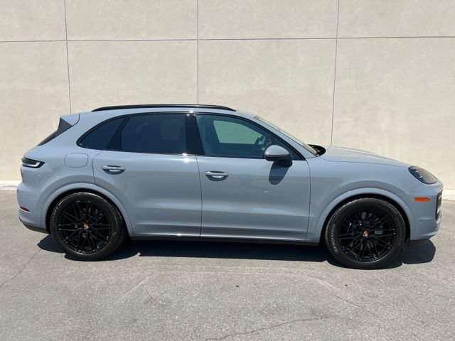 Used 2025 Porsche Cayenne S AWD/4WD image 5