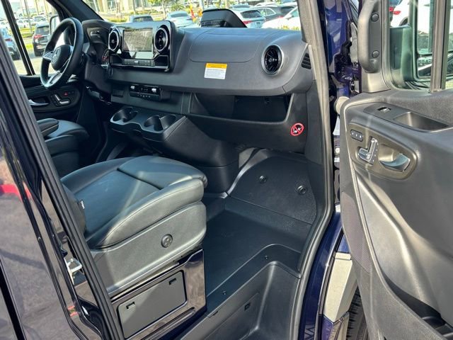 Used 2025 Mercedes-Benz Sprinter 3500 image 33