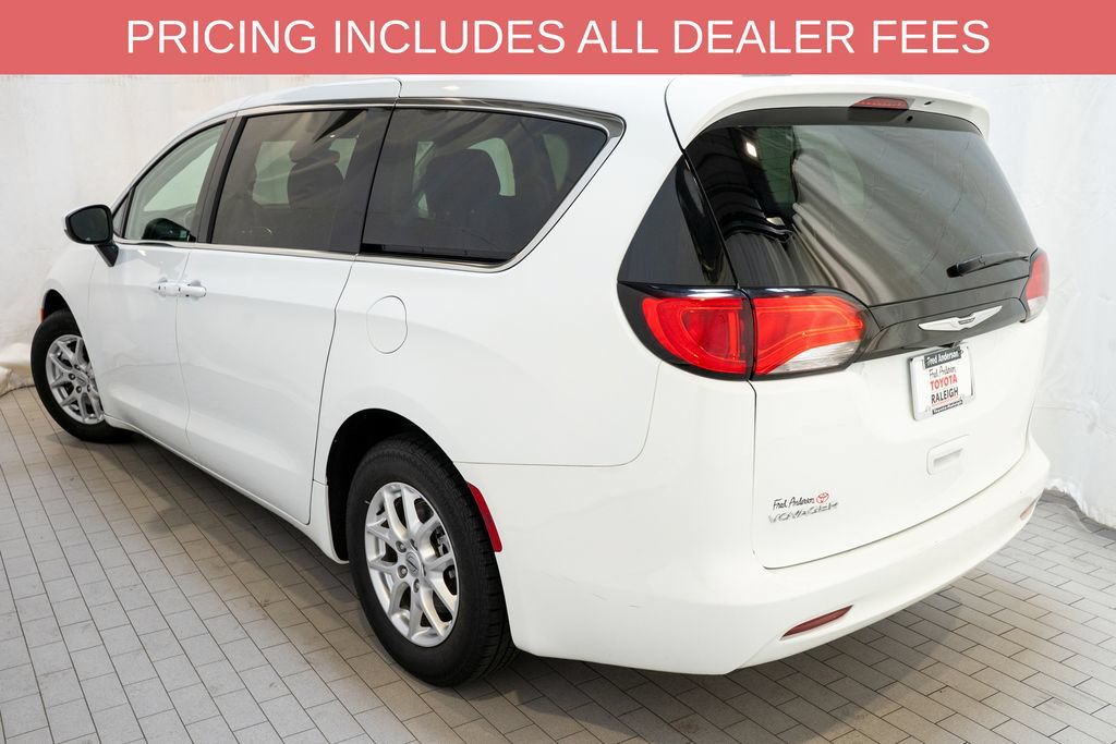 Used 2023 Chrysler Voyager LX FWD image 3