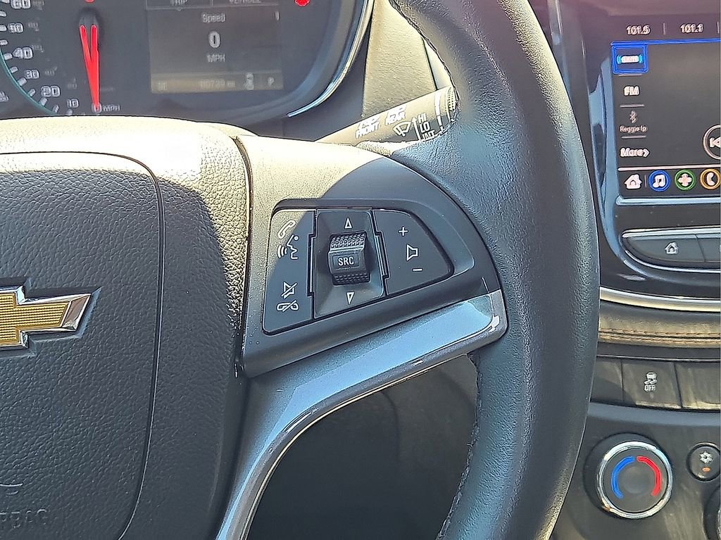 Used 2021 Chevrolet Trax LT w/ LT Convenience Package AWD/4WD image 18