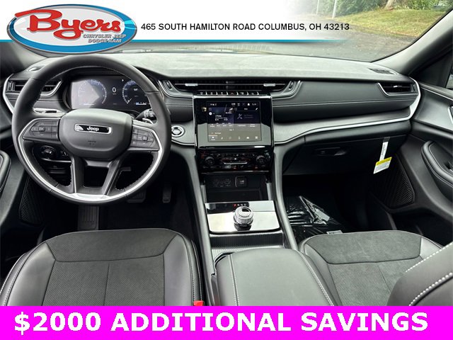 New 2025 Jeep Grand Cherokee Altitude image 2