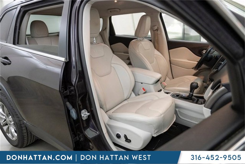 Used 2021 Jeep Cherokee Latitude Lux w/ Comfort/Convenience Group image 33