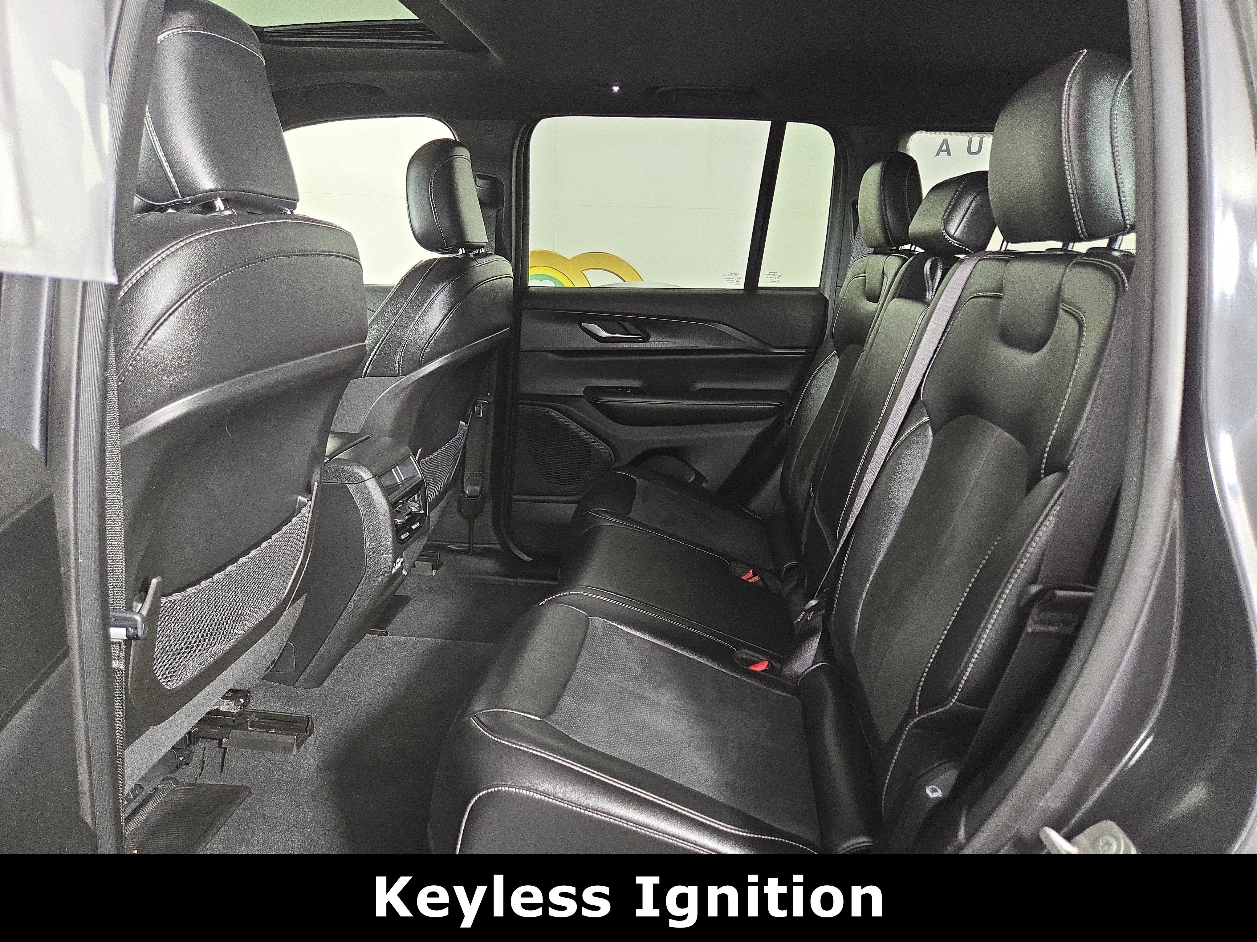 Used 2023 Jeep Grand Cherokee Altitude AWD/4WD image 12