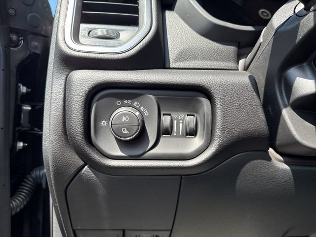 New 2026 RAM 2500 Laramie AWD/4WD image 12