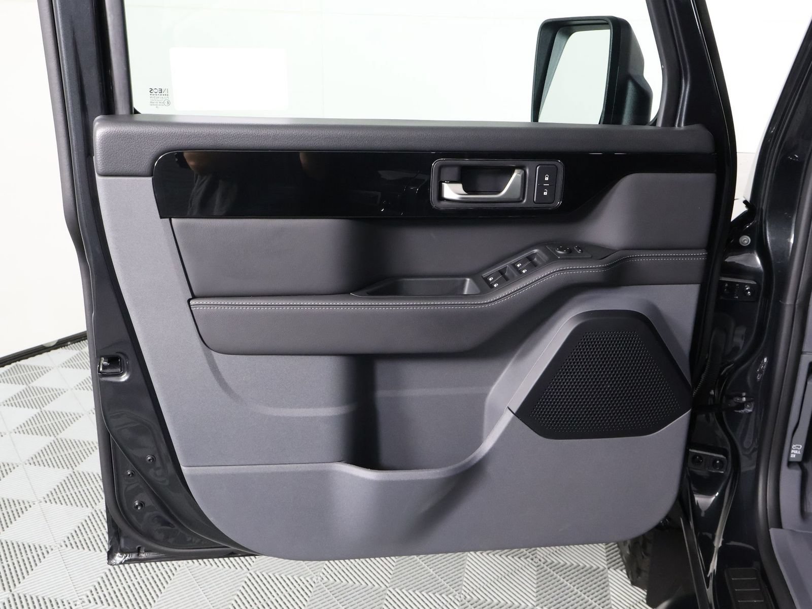 Used 2025 INEOS Grenadier Station Wagon AWD/4WD image 17