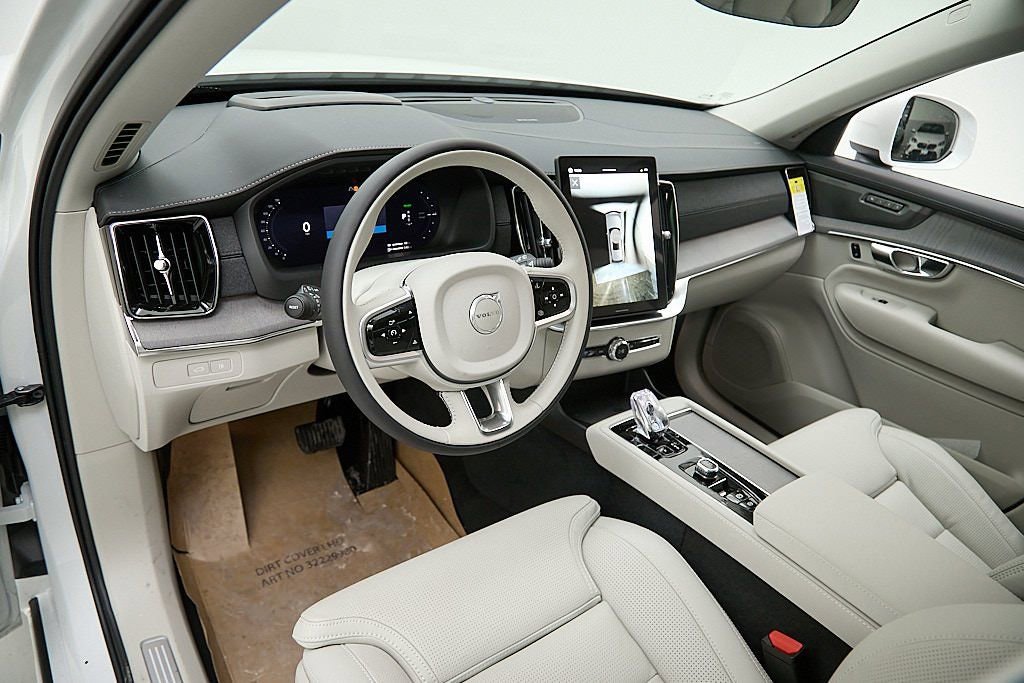 New 2026 Volvo XC90 T8 Ultra w/ Protection Package image 12