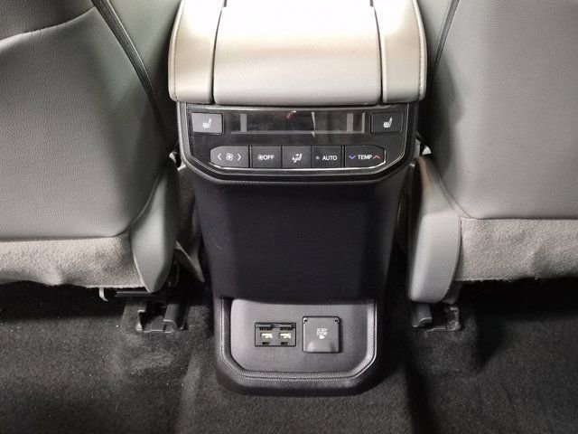 Used 2021 Toyota Highlander Platinum FWD image 15