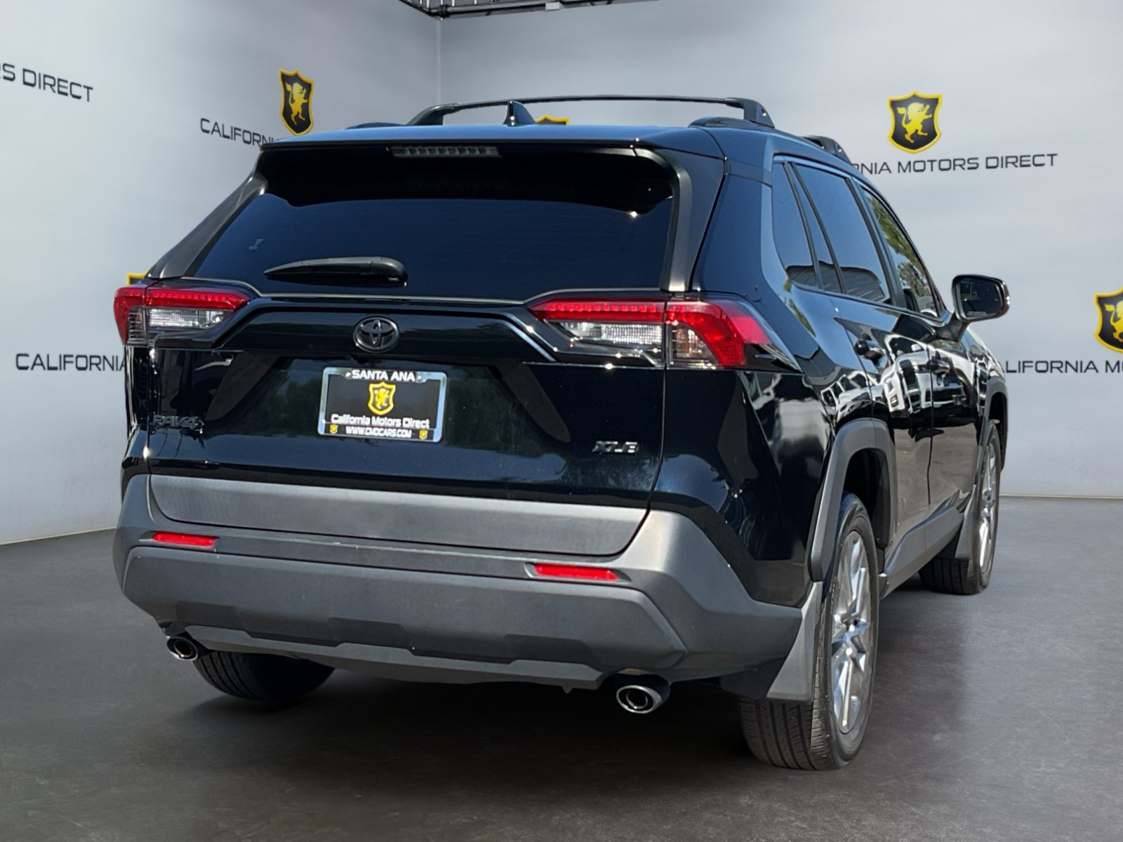 Used 2023 Toyota RAV4 XLE Premium FWD image 5