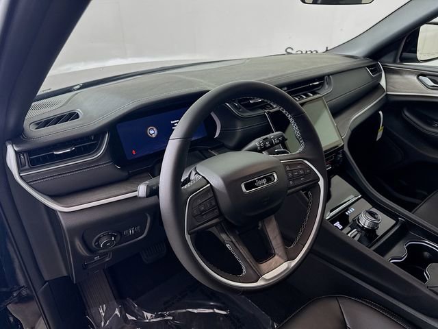 New 2025 Jeep Grand Cherokee Limited w/ Black Appearance Package image 9