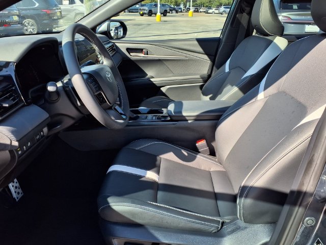 Used 2026 Toyota Camry SE w/ Convenience Package FWD image 4