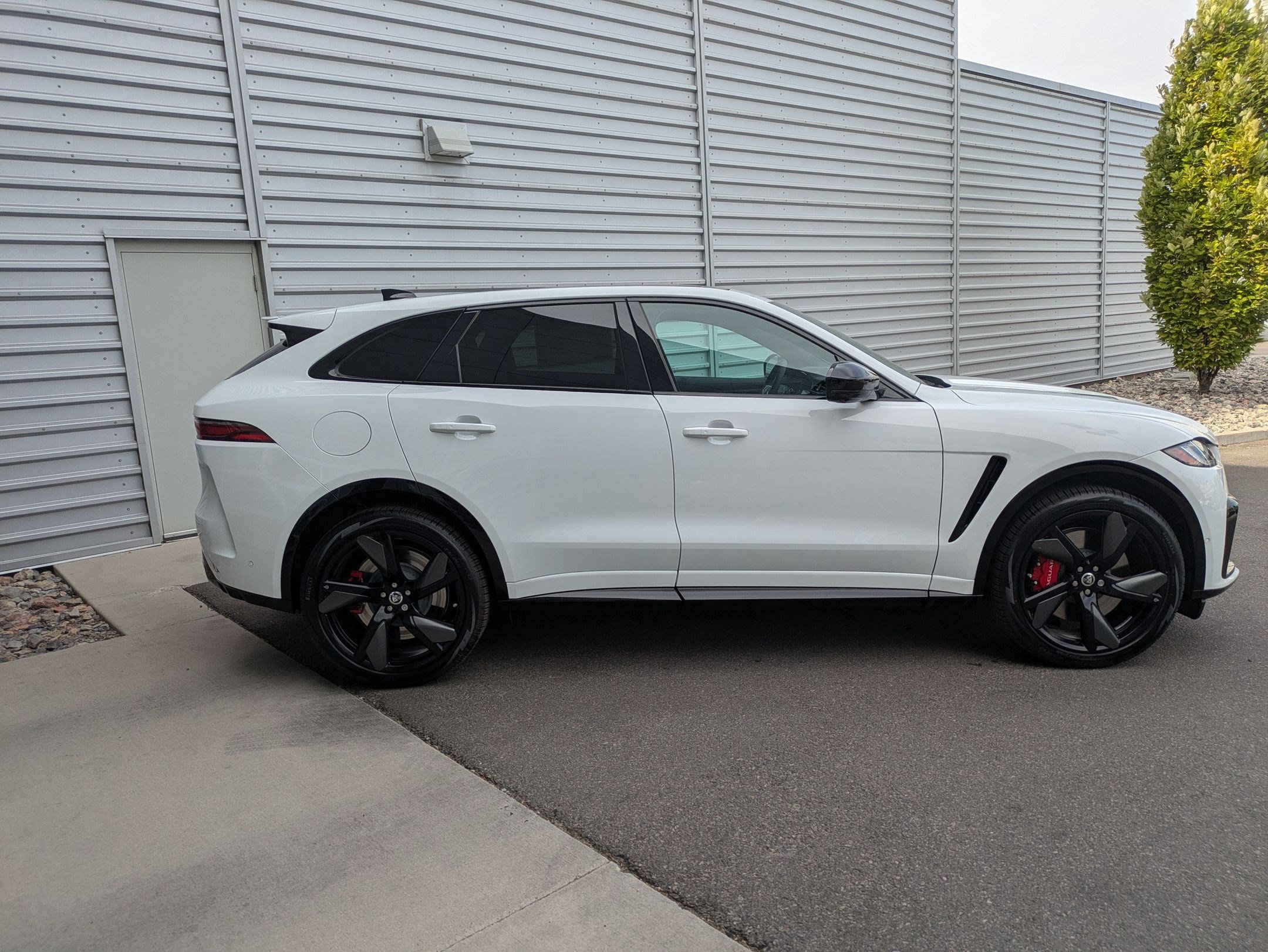 New 2026 Jaguar F-PACE SVR 575 Edition image 6