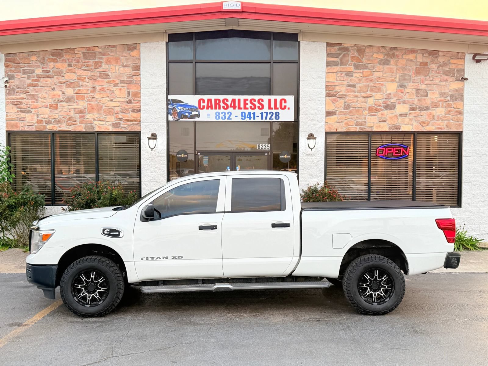 Used 2017 Nissan Titan XD AWD/4WD image 6