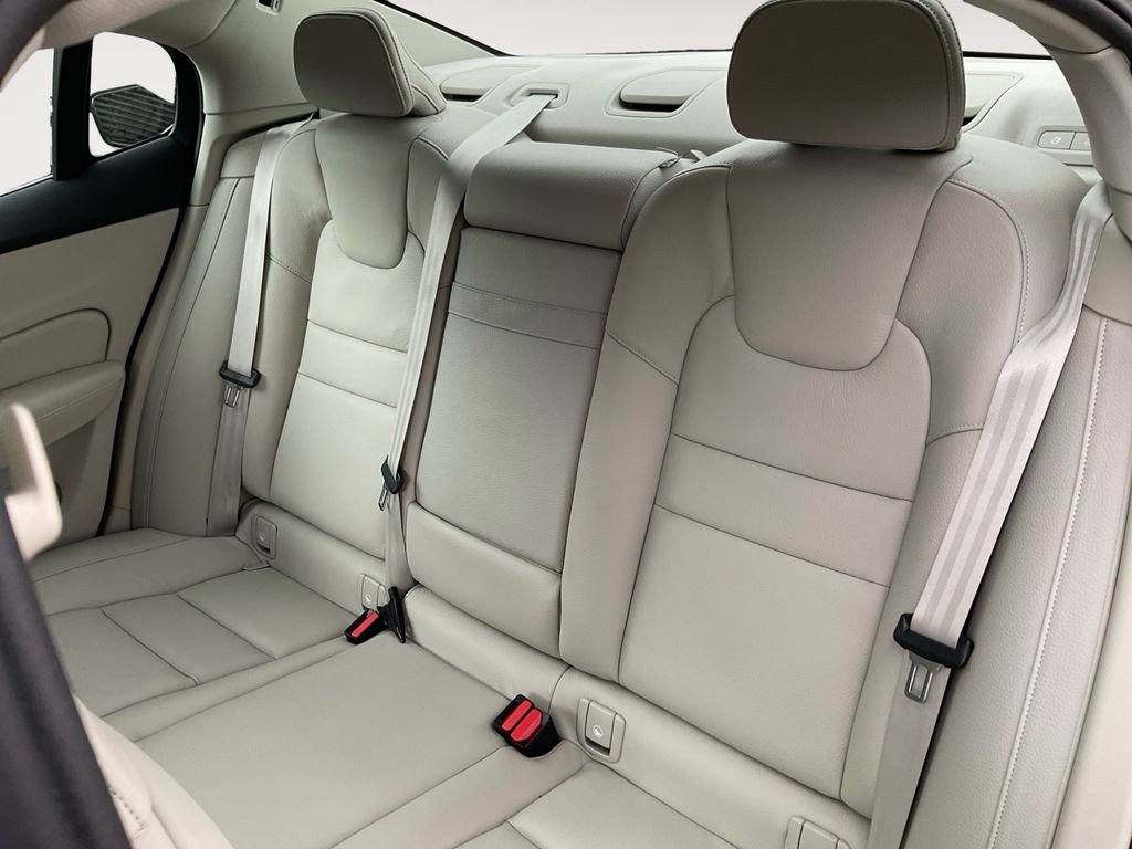 Used 2020 Volvo S60 T5 Inscription image 13