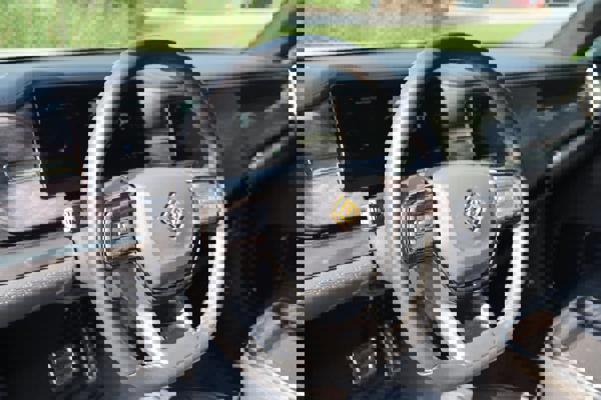 Used 2022 Rivian R1T Adventure image 6