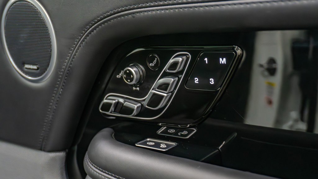 Used 2021 Land Rover Range Rover Autobiography Fifty Edition image 26