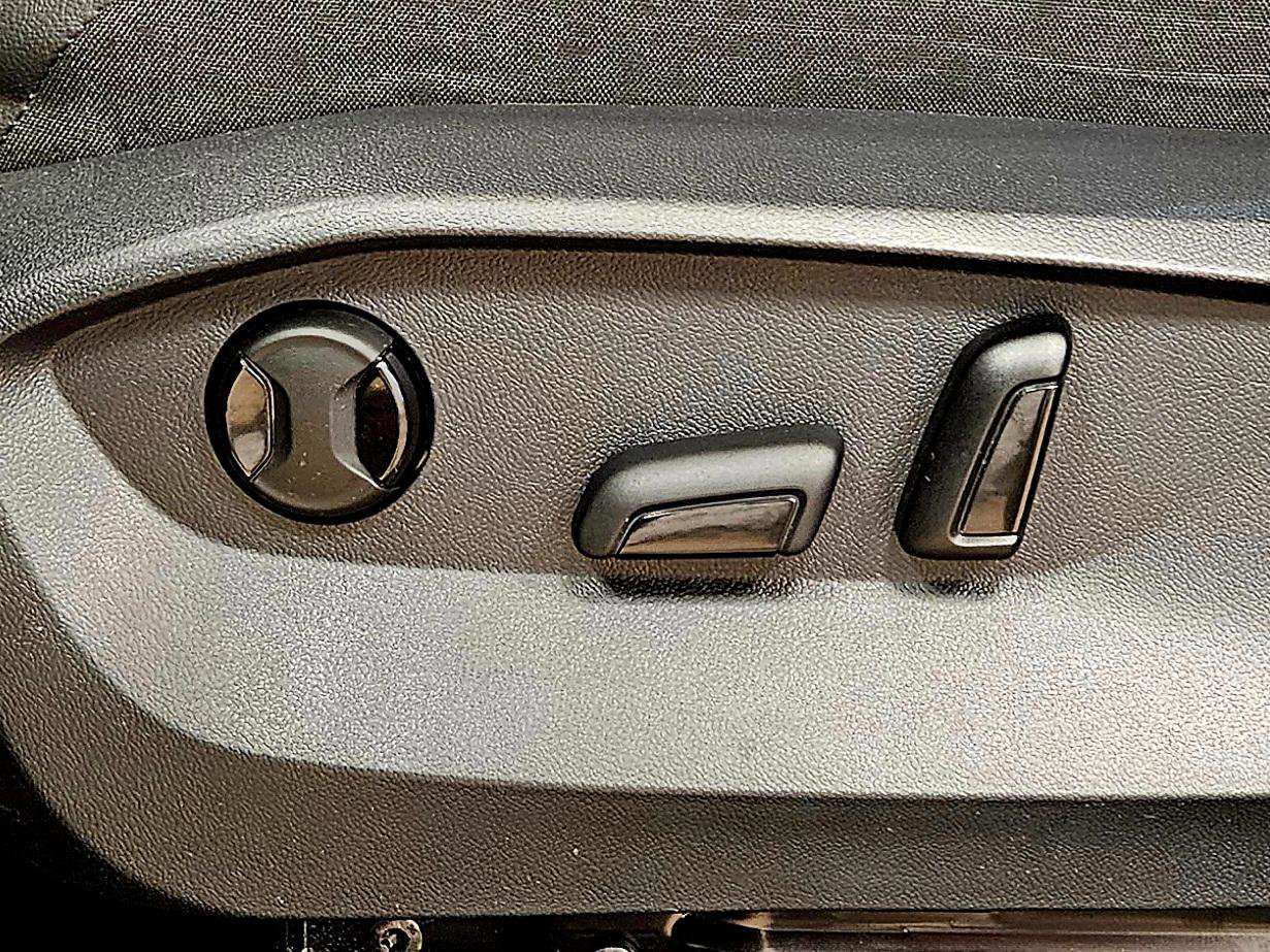 Used 2023 Volkswagen Tiguan SE image 36