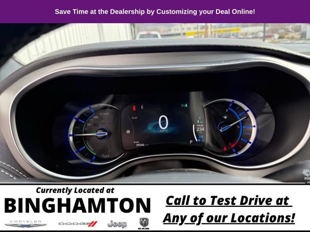 Used 2023 Chrysler Pacifica Limited w/ S Appearance Package image 14