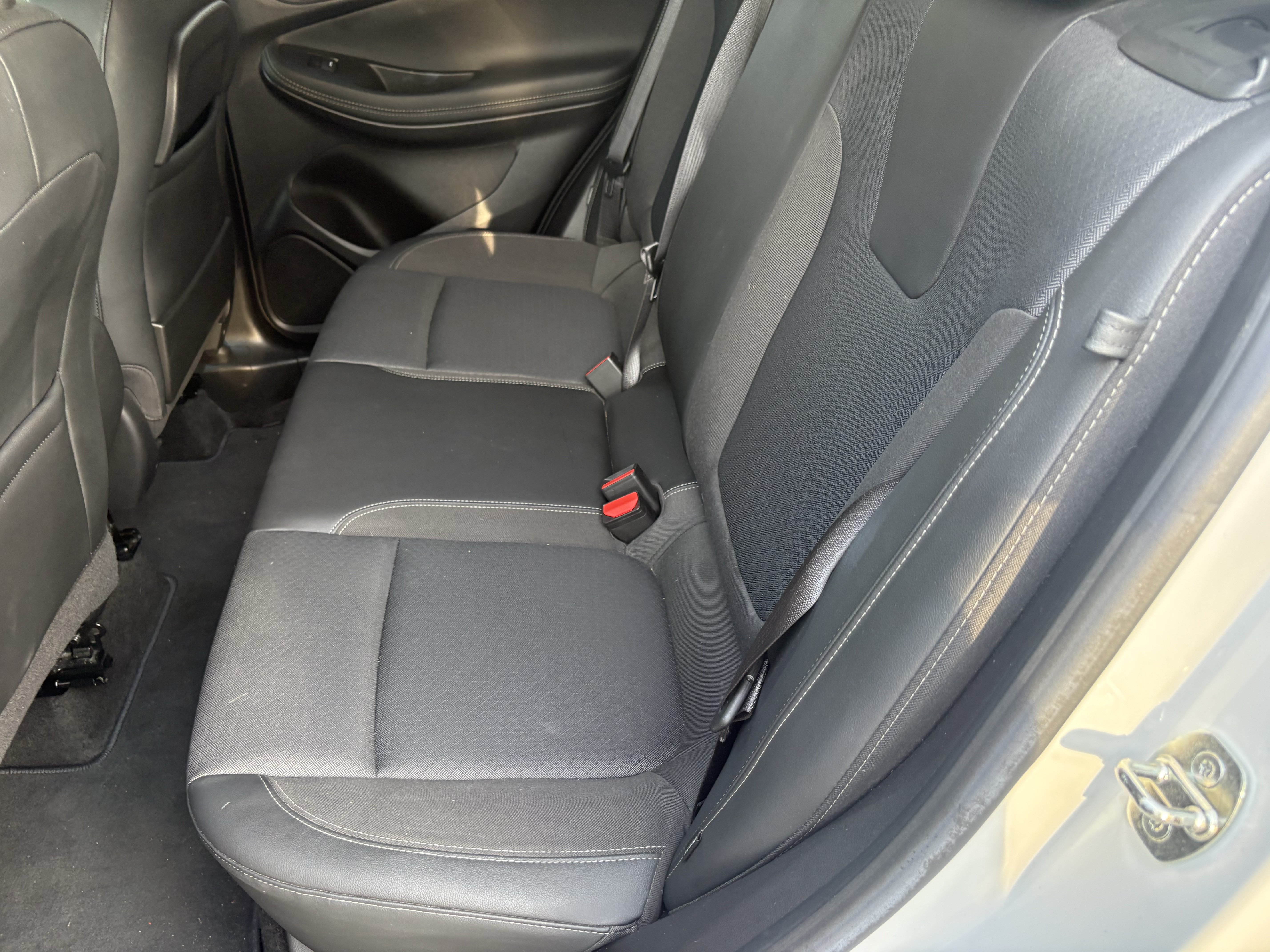 Certified 2022 Buick Encore GX Preferred w/ Cold Weather Comfort Package FWD image 16