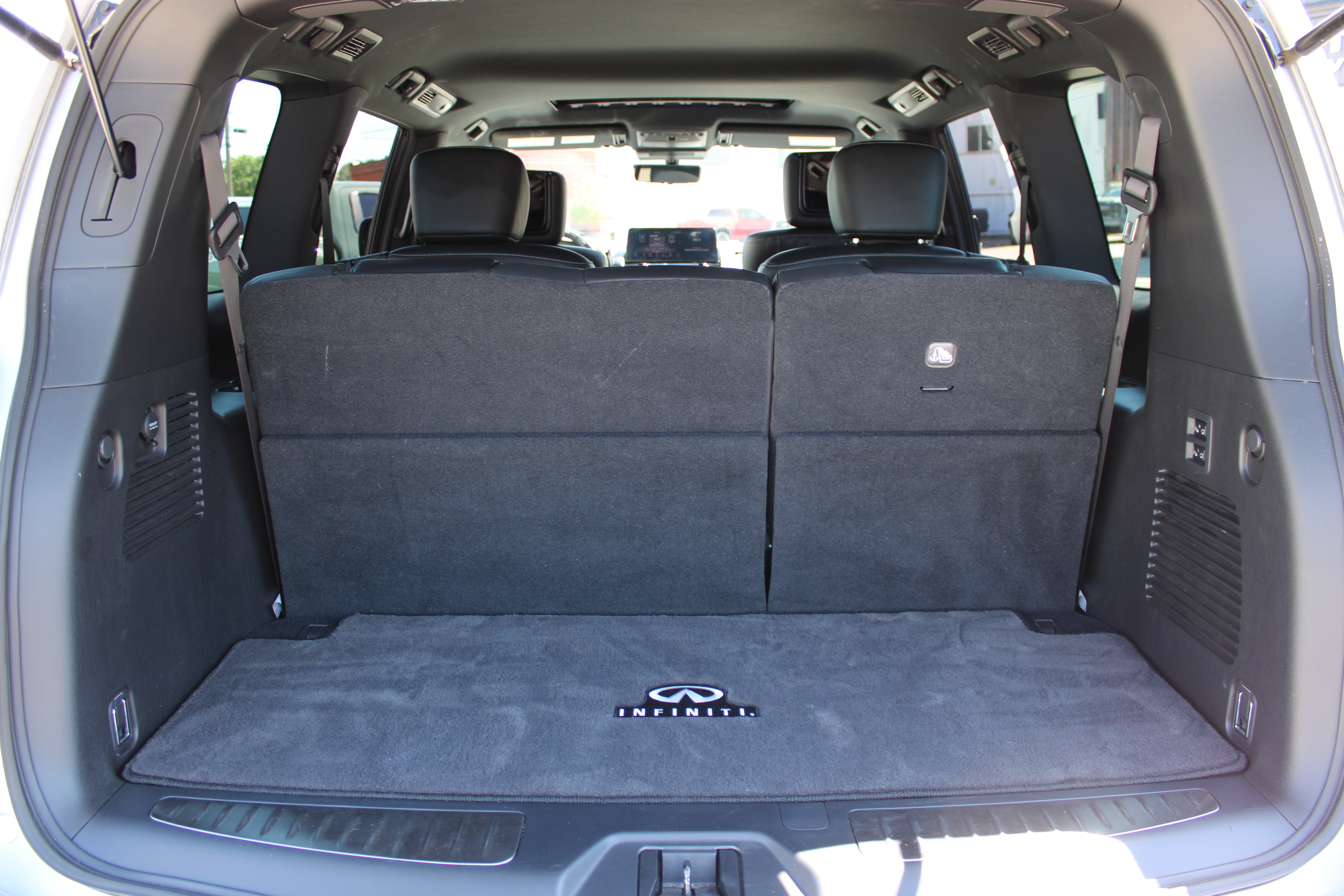 Used 2023 INFINITI QX80 Sensory w/ Cargo Package AWD/4WD image 5