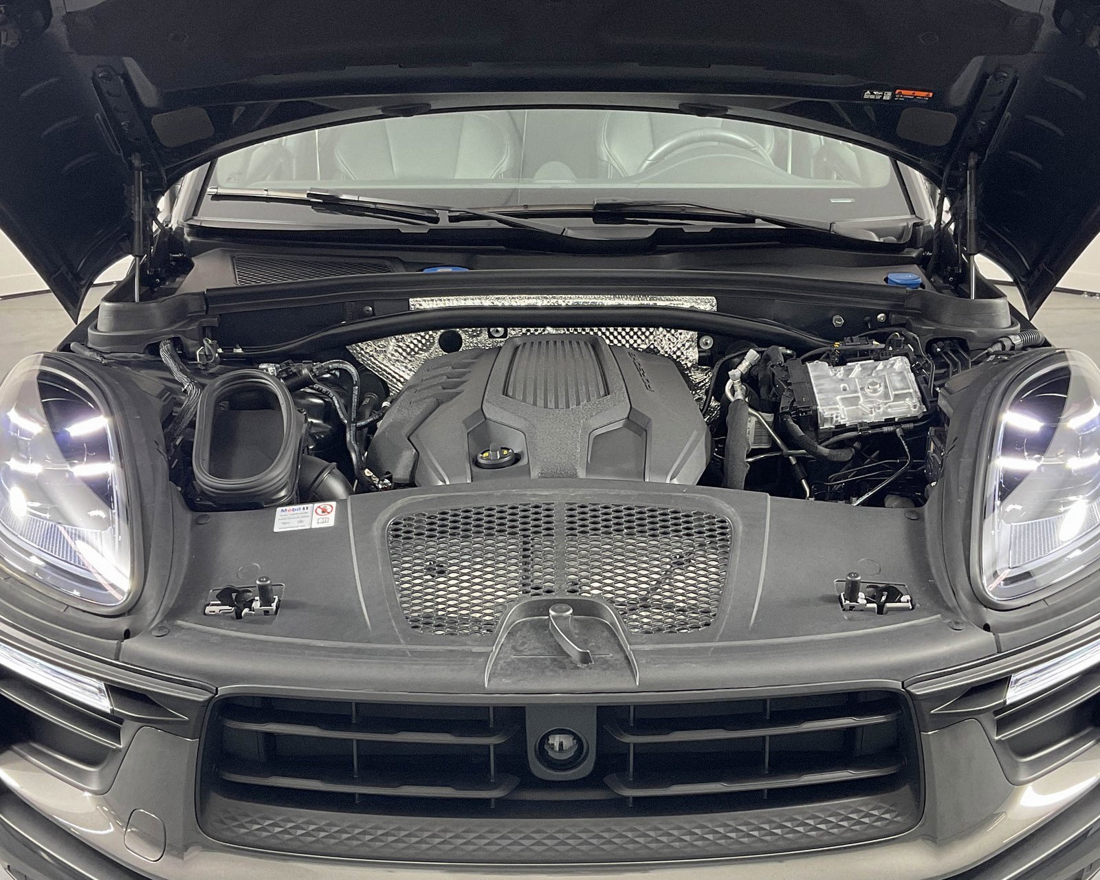 Used 2024 Porsche Macan Turbo image 30