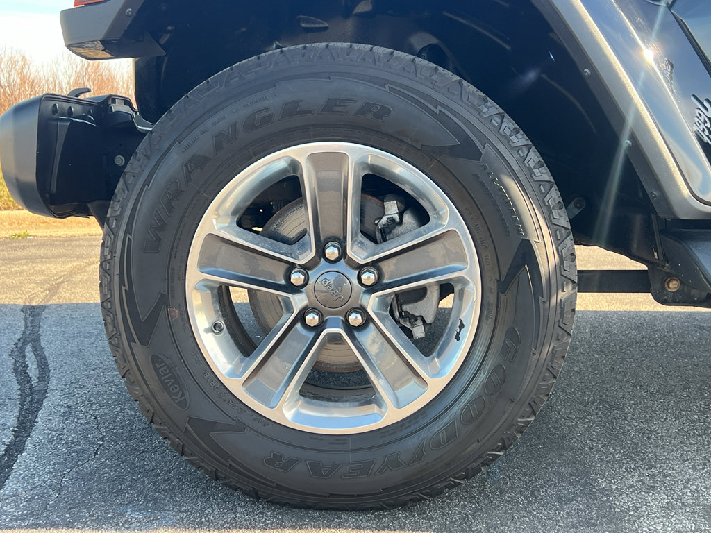 Used 2021 Jeep Wrangler Unlimited Sahara w/ Uconnect 4C Nav & Sound Group image 13