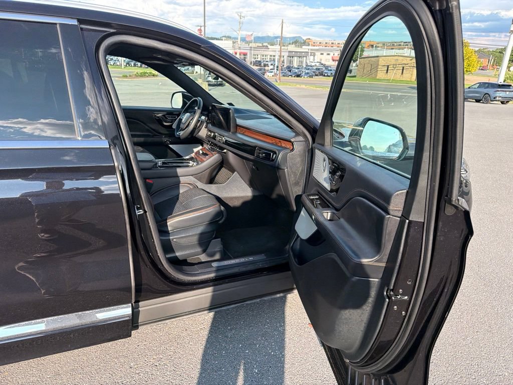 Certified 2025 Lincoln Aviator Black Label AWD/4WD image 26
