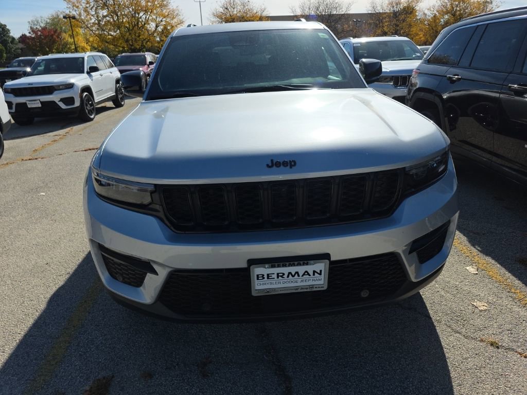 New 2025 Jeep Grand Cherokee Limited w/ Luxury Tech Group II image 2