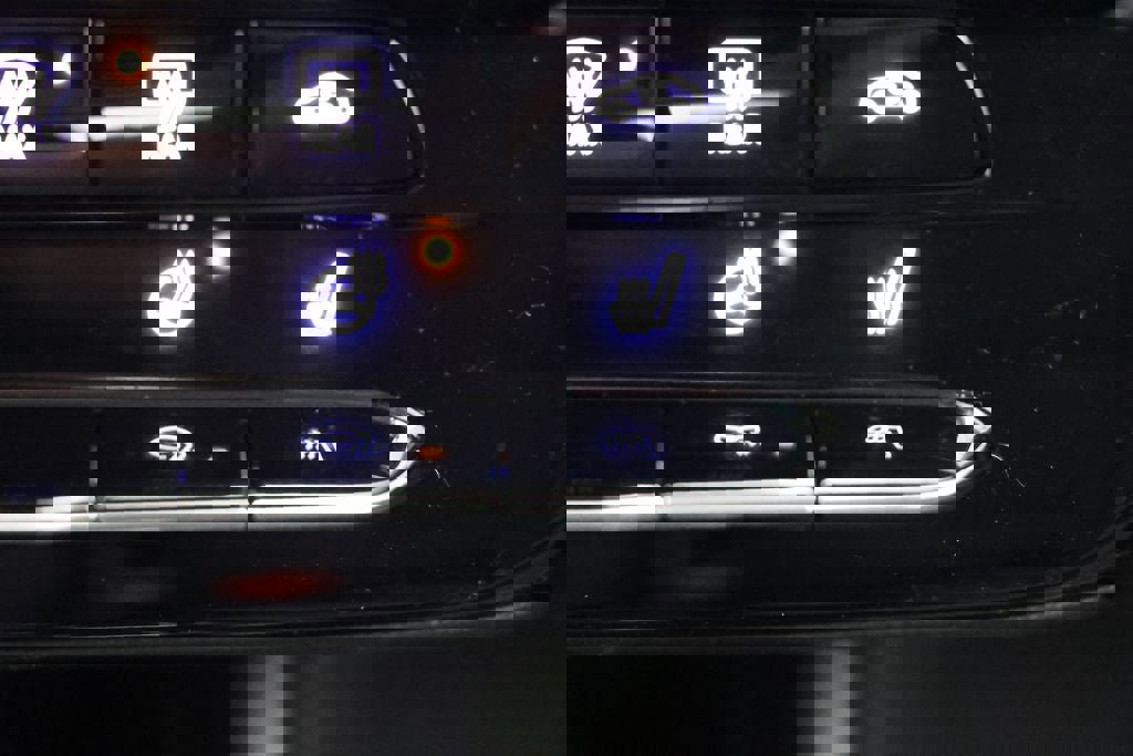 Used 2023 Chevrolet Bolt EUV LT w/ Comfort Package image 23