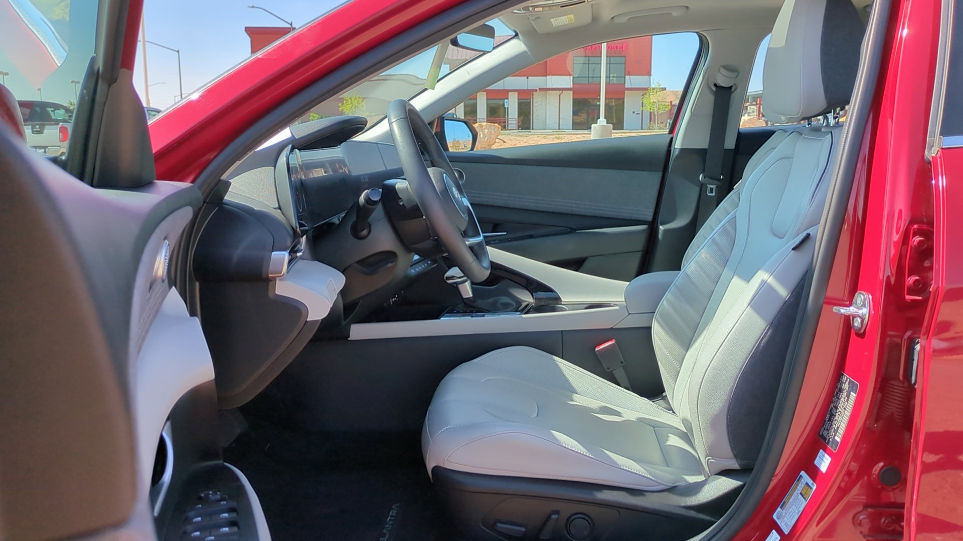 Used 2025 Hyundai Elantra Limited image 15