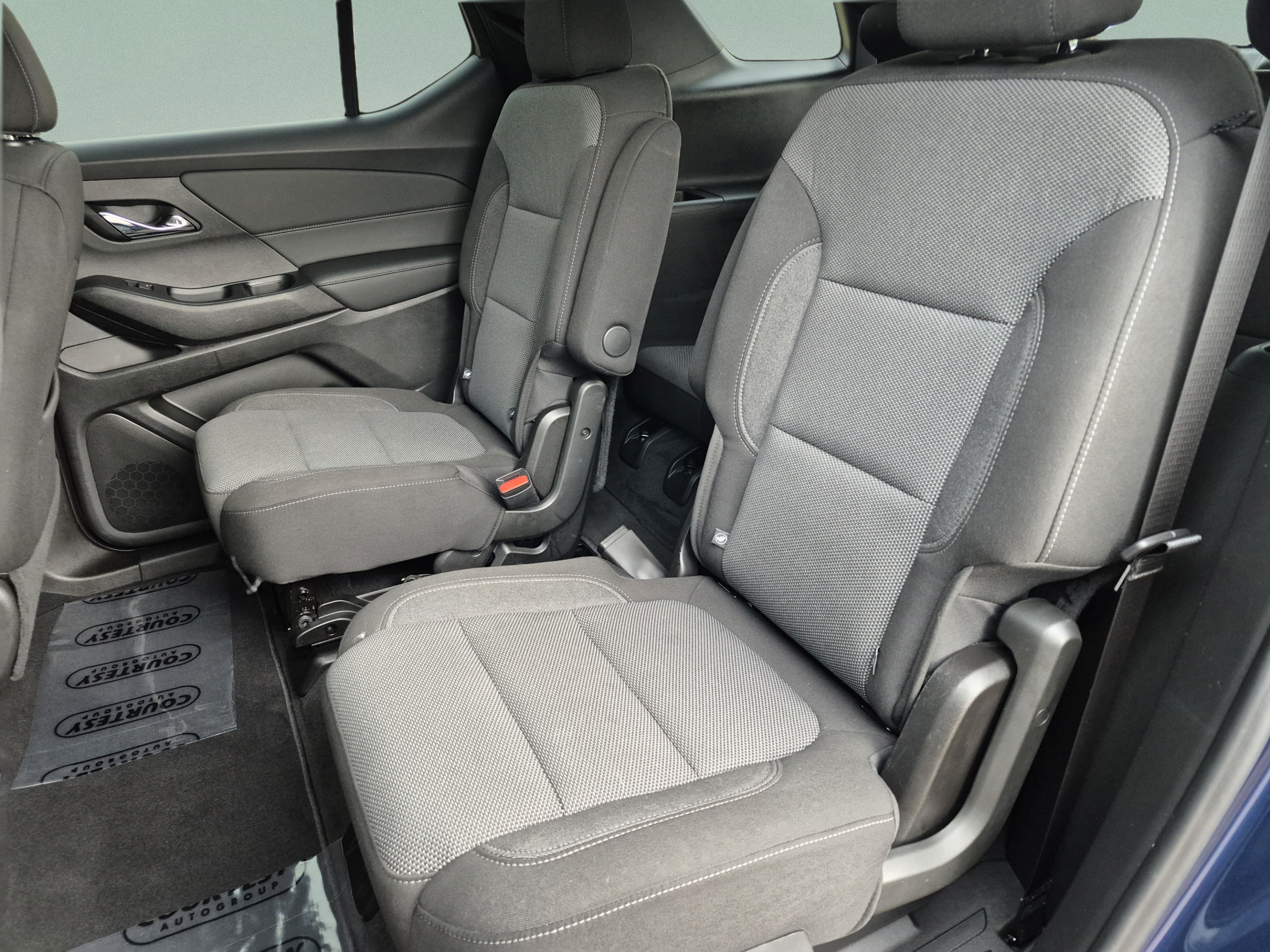 Used 2023 Chevrolet Traverse LT FWD image 17