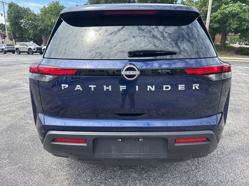 Used 2025 Nissan Pathfinder SV FWD image 5