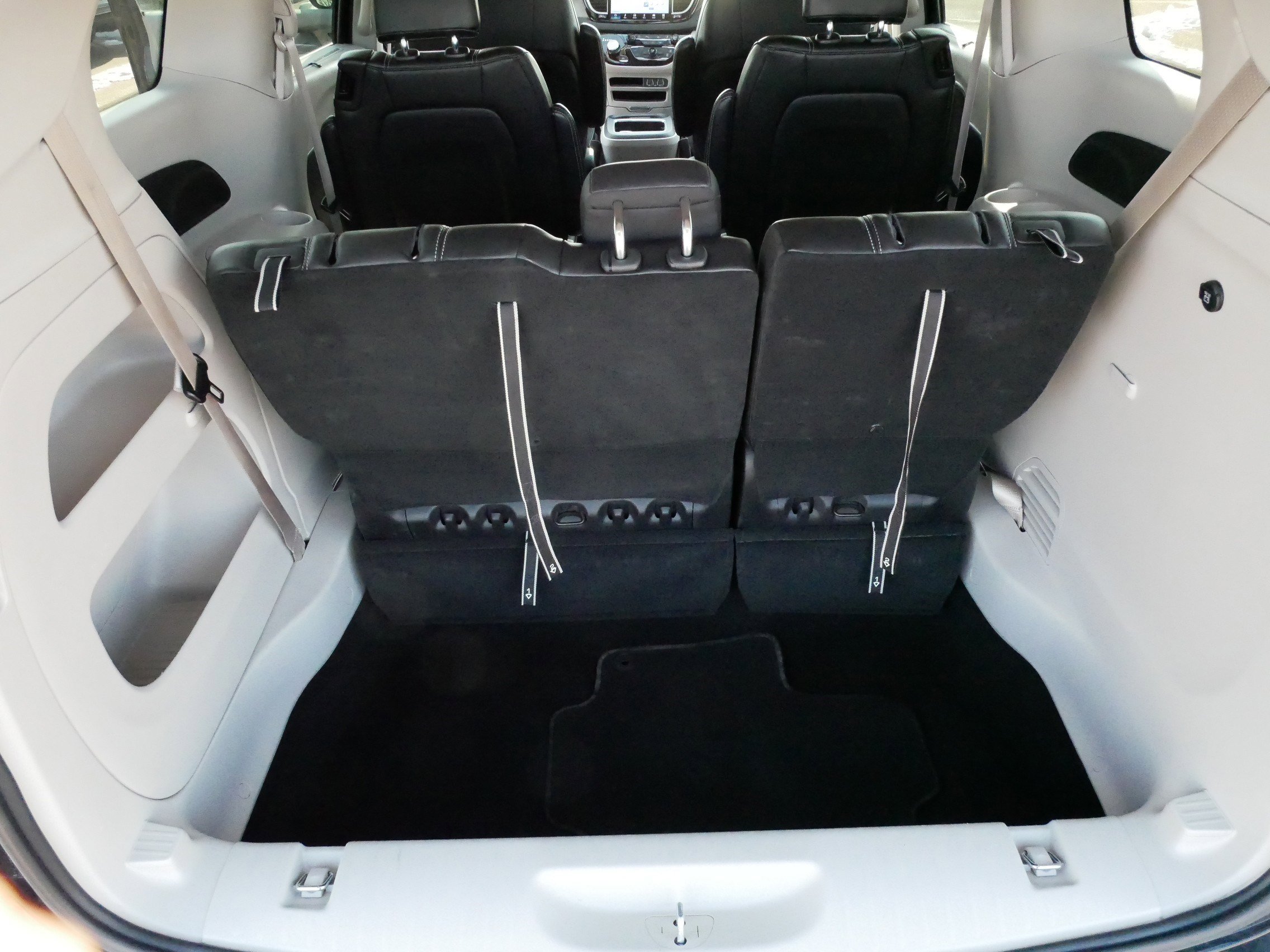 Used 2024 Chrysler Pacifica Touring-L image 18