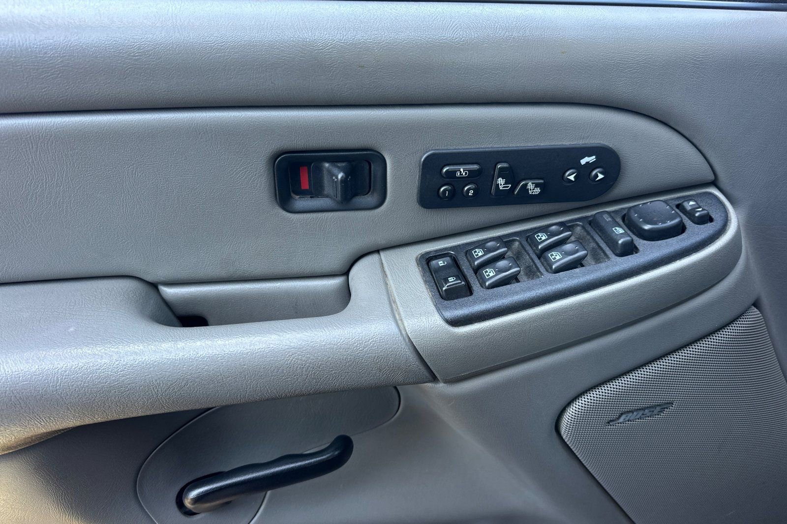 Used 2004 Chevrolet Tahoe LT w/ LT Preferred Equipment Group AWD/4WD image 11