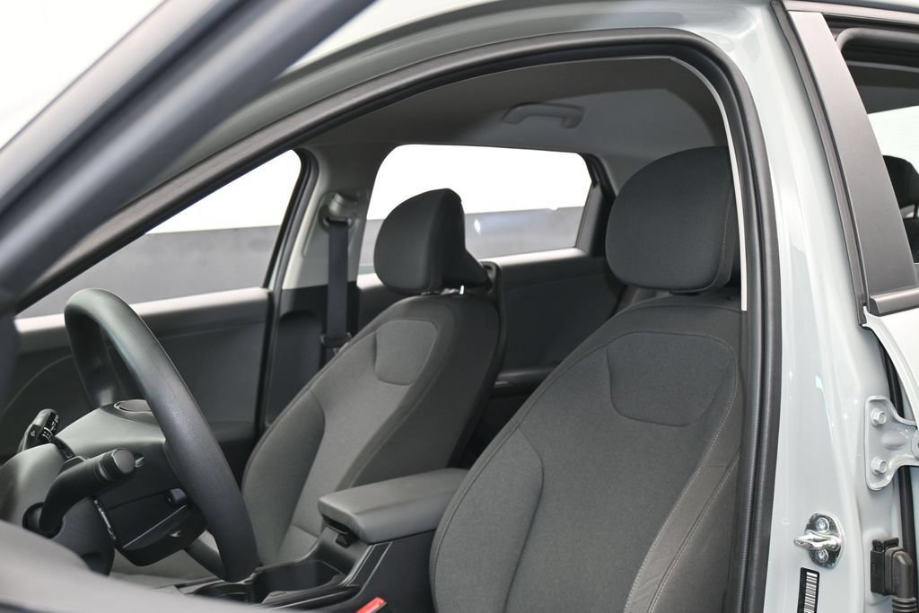 Used 2025 Kia K4 FWD image 10