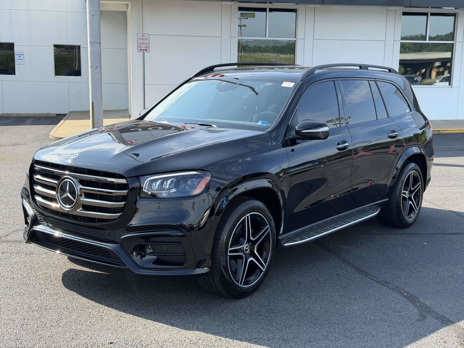 Used 2024 Mercedes-Benz GLS 450 4MATIC image 4