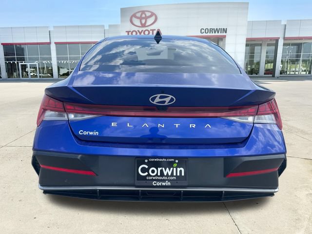 Used 2025 Hyundai Elantra SEL FWD image 4