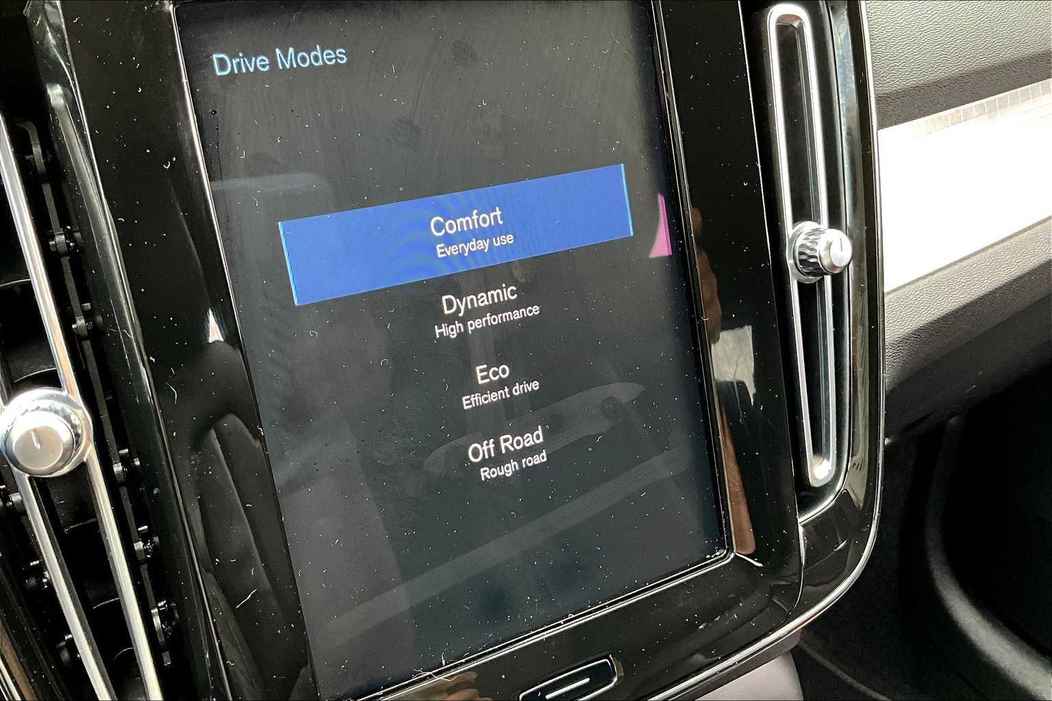 Certified 2022 Volvo XC40 T5 Momentum image 34