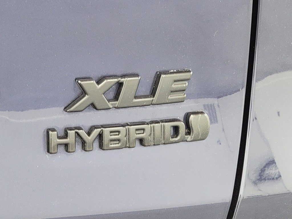 Used 2020 Toyota RAV4 XLE w/ XLE Grade Weather Package AWD/4WD image 10